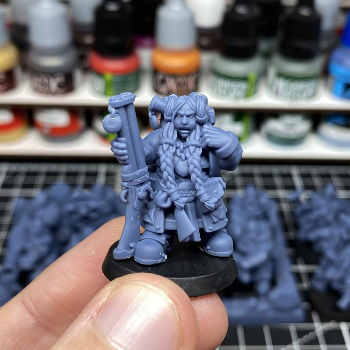 Highland Miniatures Dwarf Engineer